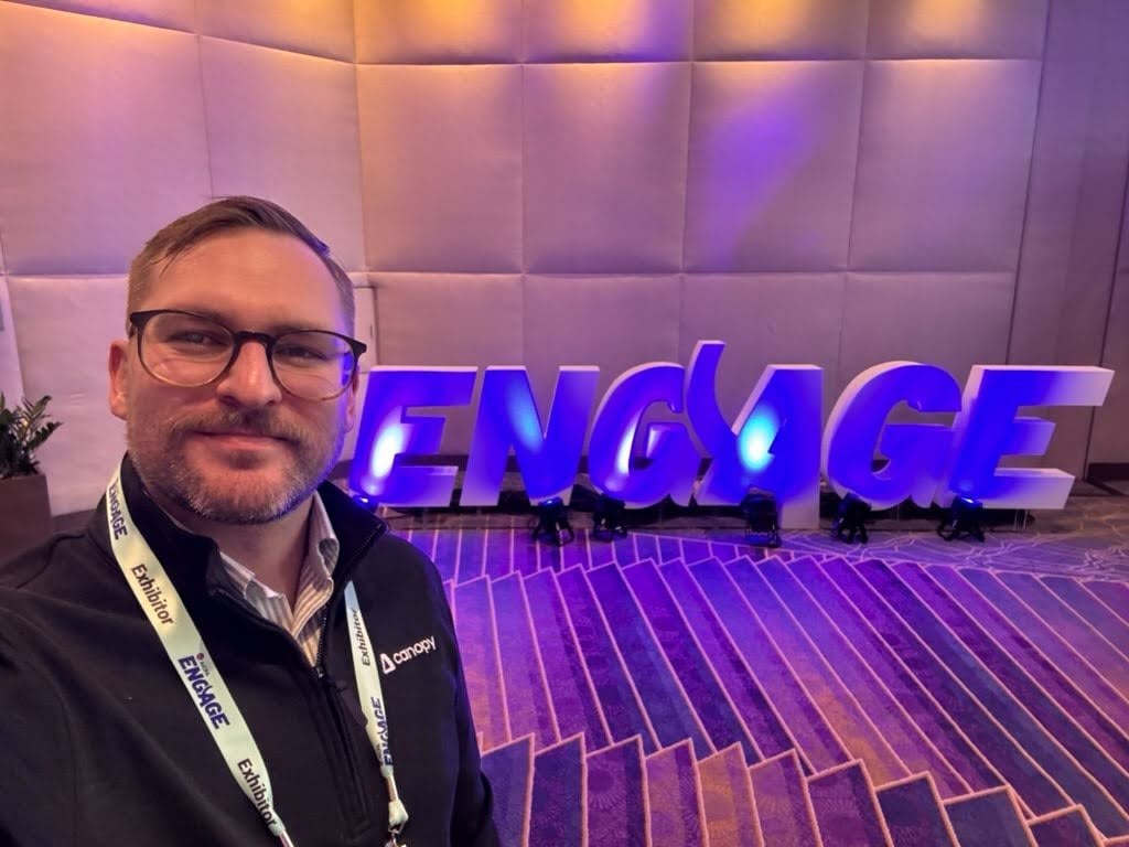 02-luke-engage-selfie